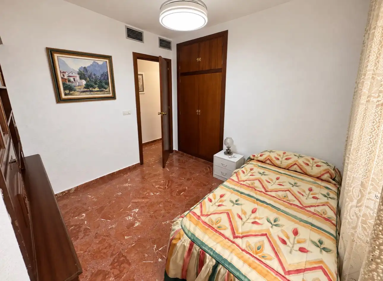 Habitación de Piso de alquiler en Jaén con Aire acondicionado, Terraza y Amueblado