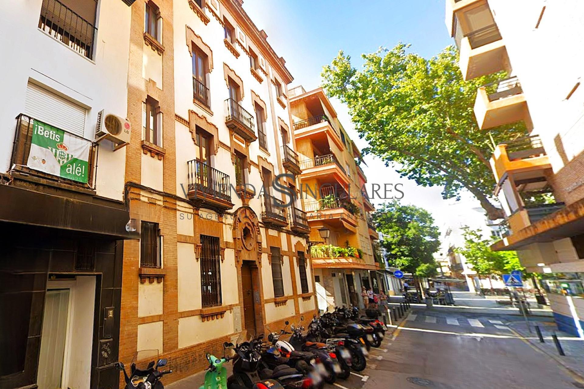 Vista exterior de Àtic en venda en  Sevilla Capital amb Terrassa