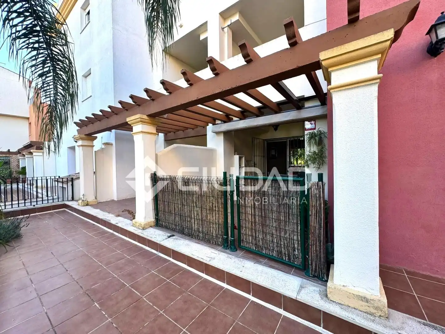 Vista exterior de Piso en venta en Sanlúcar de Barrameda con Aire acondicionado, Jardín privado y Amueblado