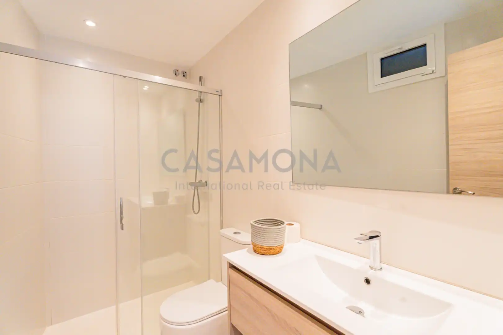 Bathroom of Houses for rent to own in Barcelona  with Air Conditioner, Heating and Private garden