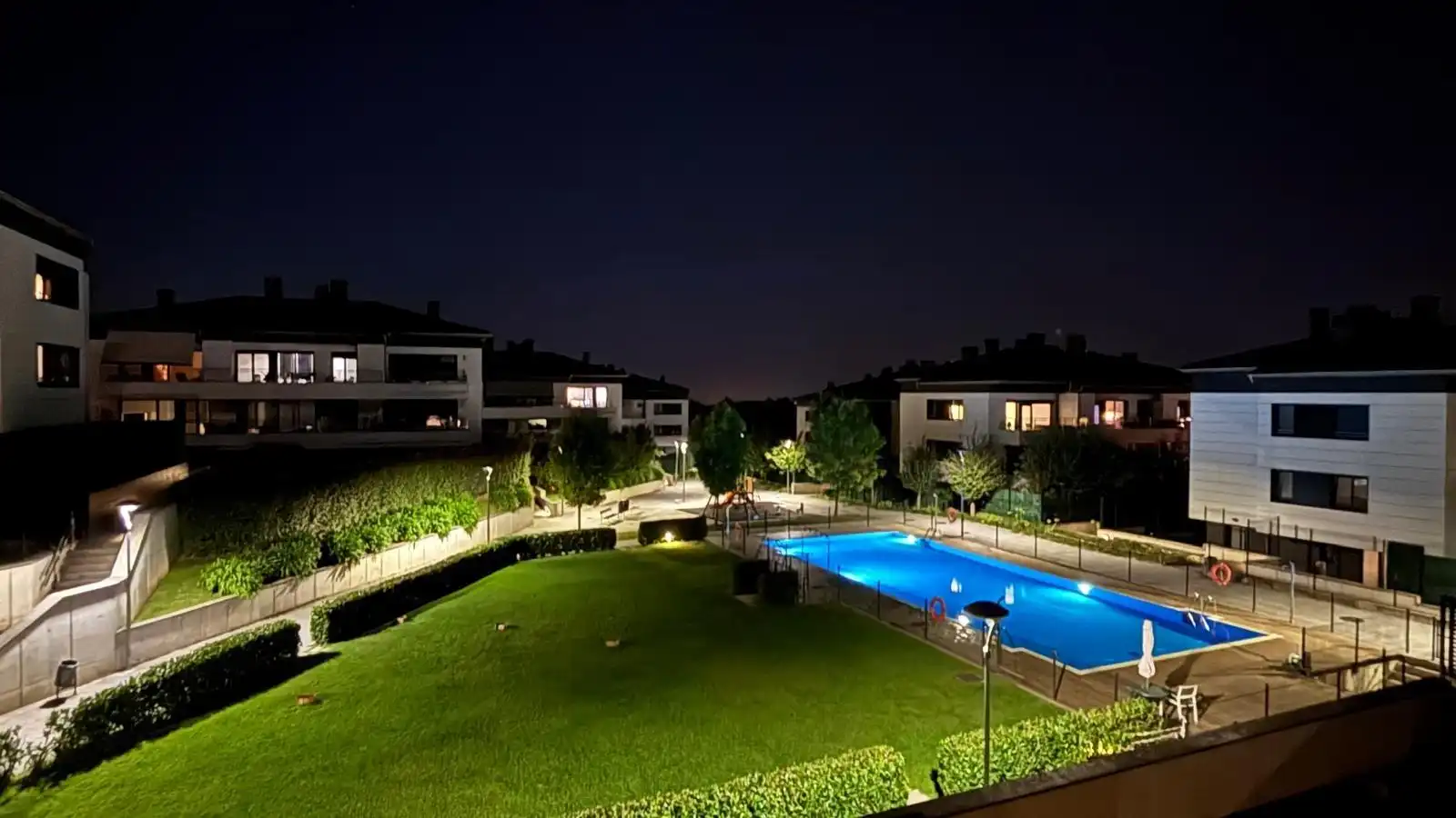 Piscina de Piso en venta en Donostia - San Sebastián  con Calefacción, Jardín privado y Terraza