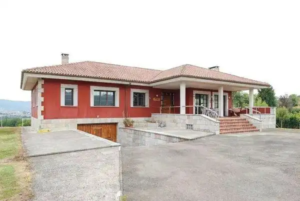 Vista exterior de Casa o xalet en venda en Oviedo  amb Jardí privat i Terrassa