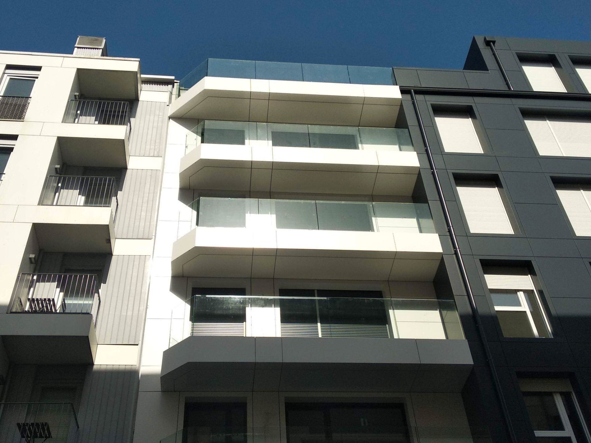 Vista exterior de Pis en venda en Pontevedra Capital  amb Calefacció, Terrassa i Traster