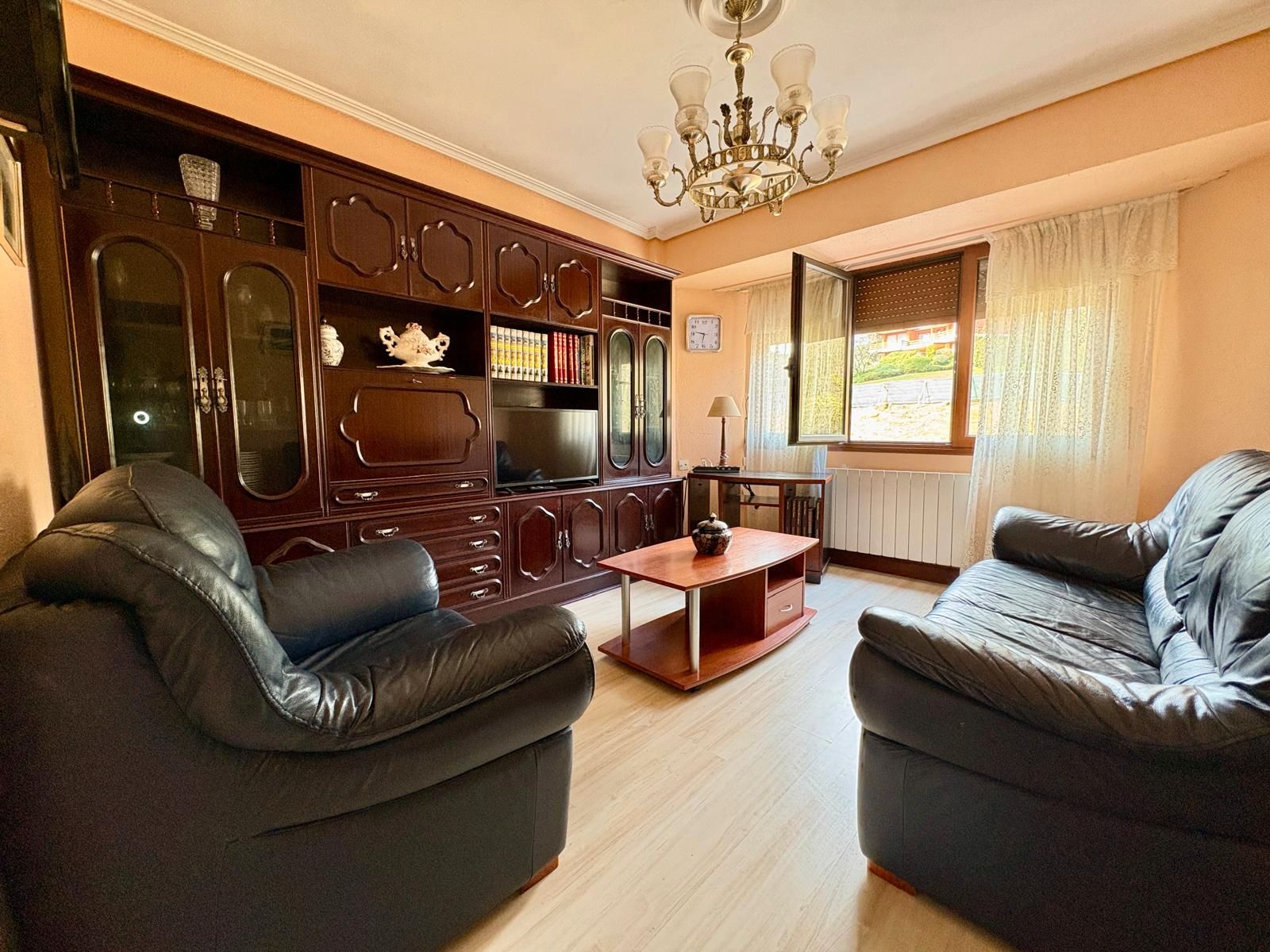 Living room of Flat for sale in Zaldibar  with Heating, Furnished and Oven