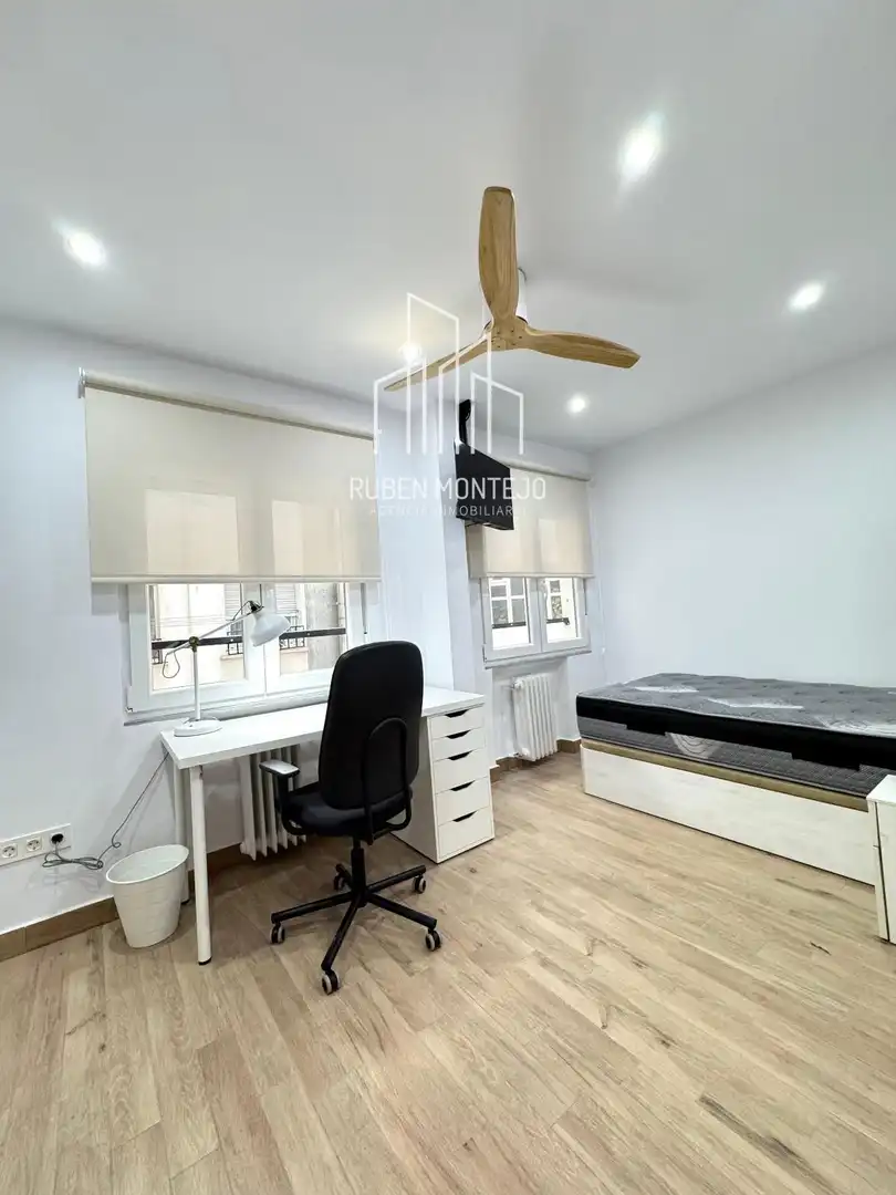 Room in Avenida de Portugal 141 3ºF, 141, Carmelitas