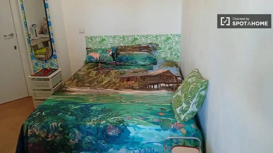Bedroom of Flat for share in Madrid  with Air Conditioner, Terrace and Furnished