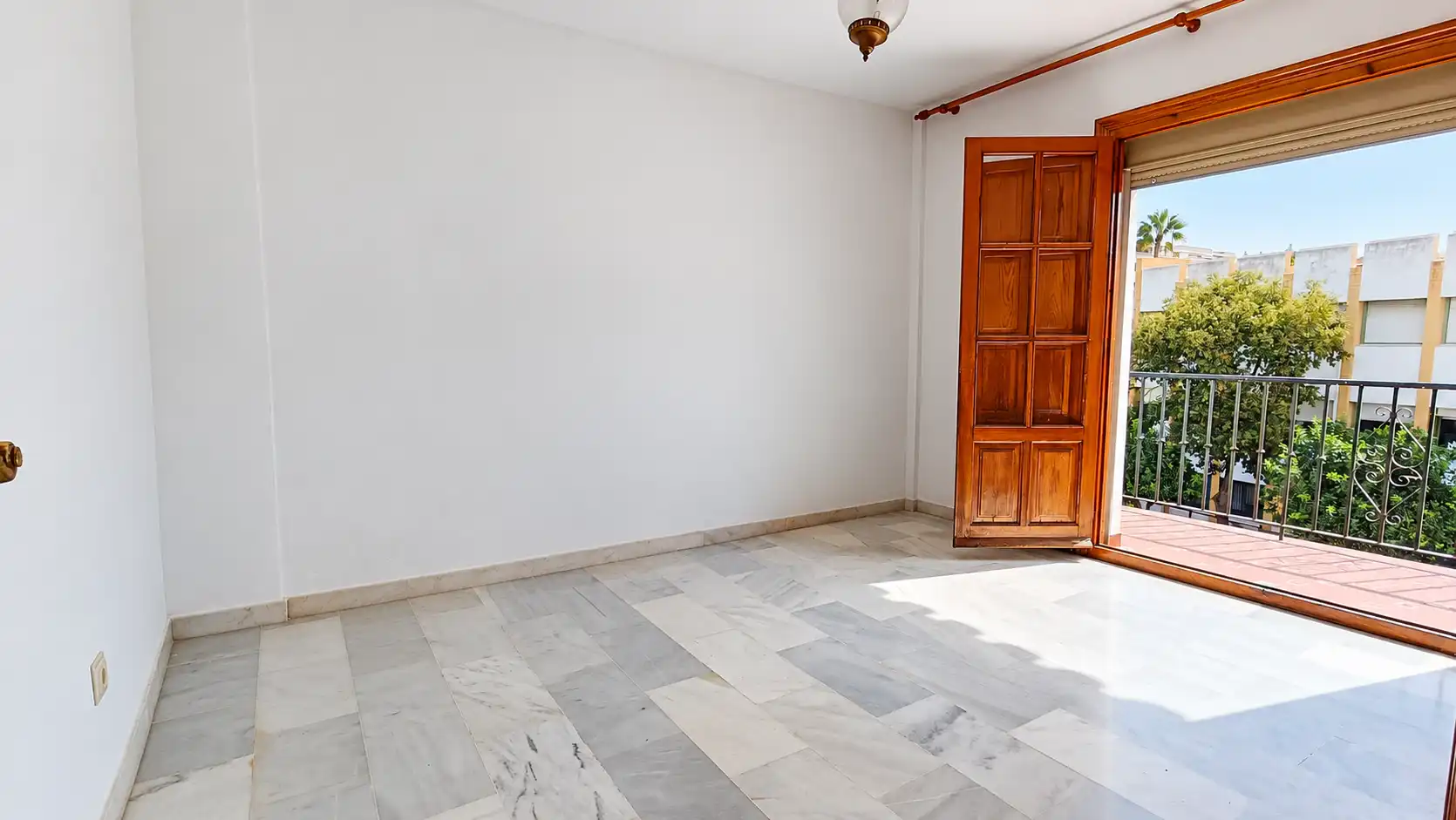 Maison mitoyenne avec terrasse à vendre à Estepona Pueblo, imagen 17