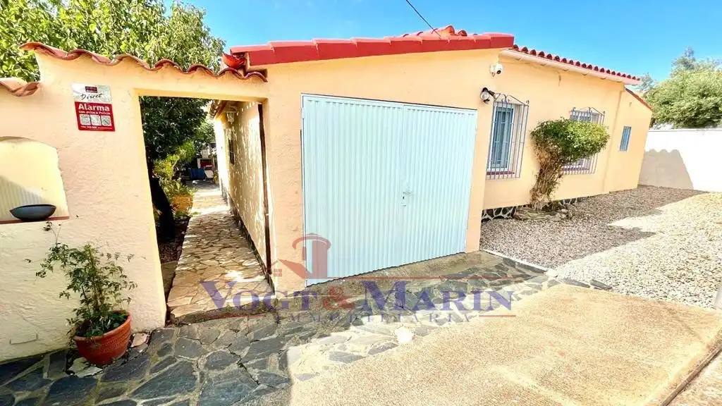 Vista exterior de Casa o xalet en venda en Roses amb Aire condicionat, Calefacció i Jardí privat