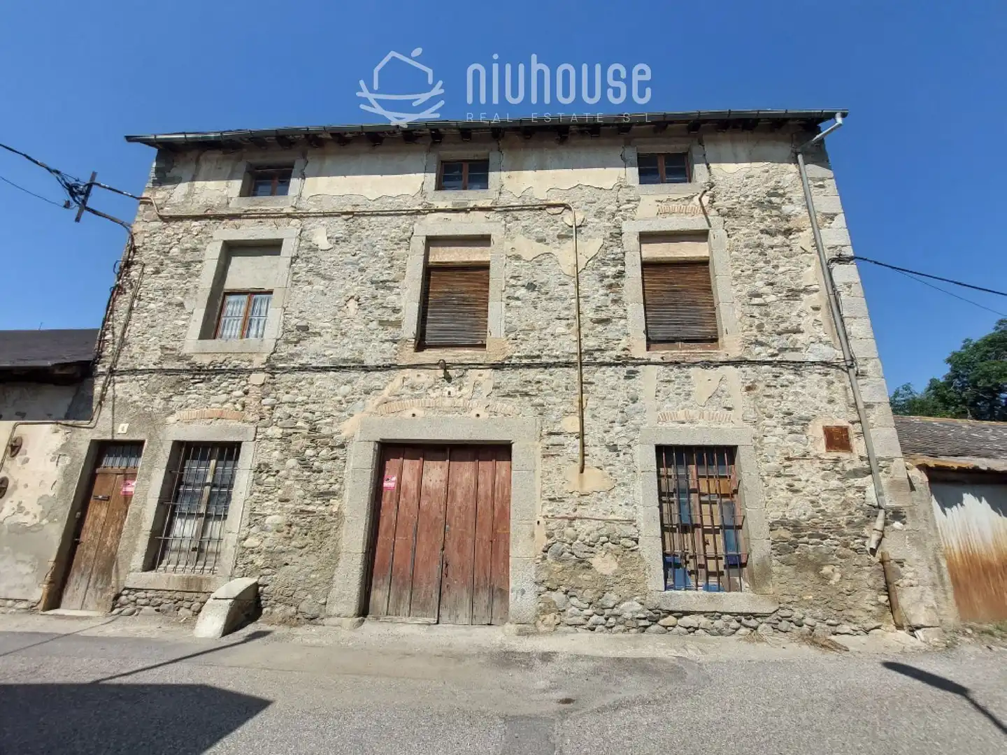 Vista exterior de Edificio en venta en Puigcerdà