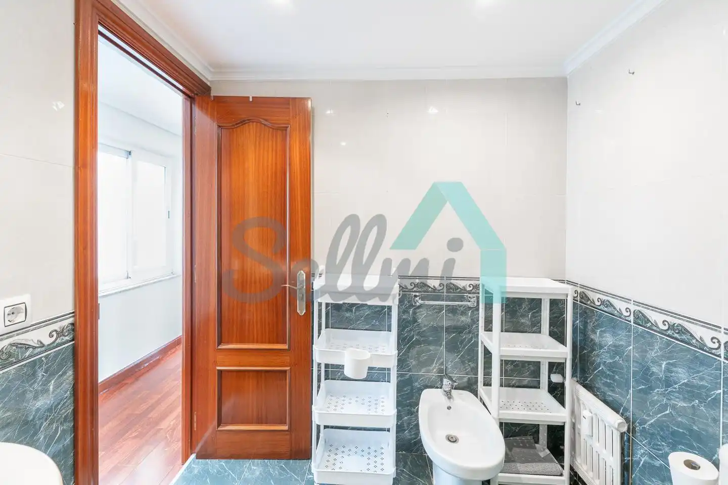 Baño de Piso en venta en Oviedo  con Calefacción