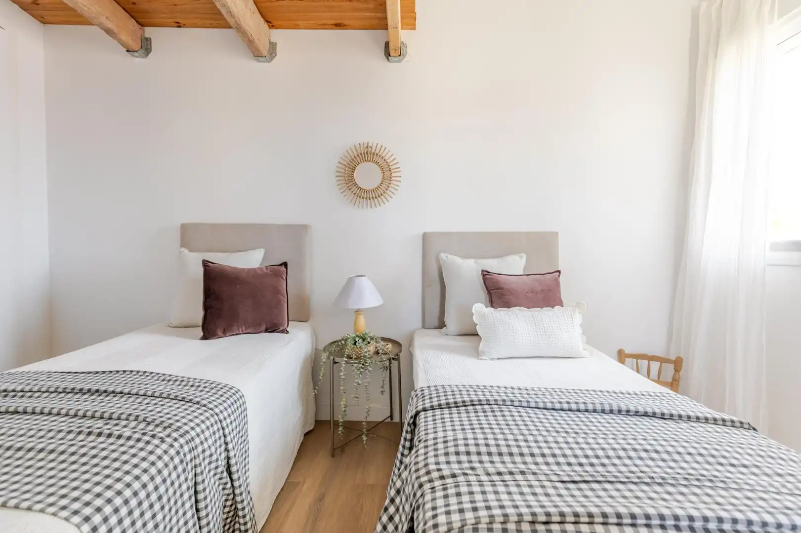 Schlafzimmer von Einfamilien-Reihenhaus zum Verkauf in Gilet mit Terrasse, Abstellraum und Balkon