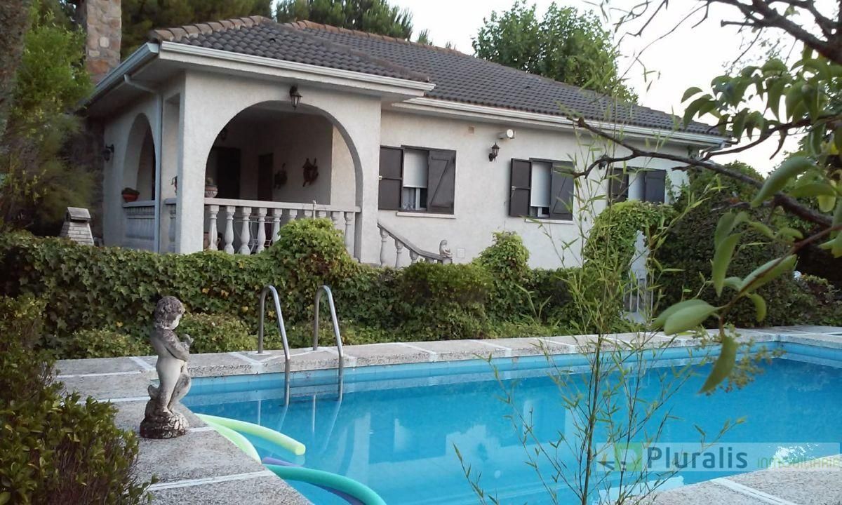 Exterior view of House or chalet for sale in El Viso de San Juan  with Terrace, Storage room and Swimming Pool
