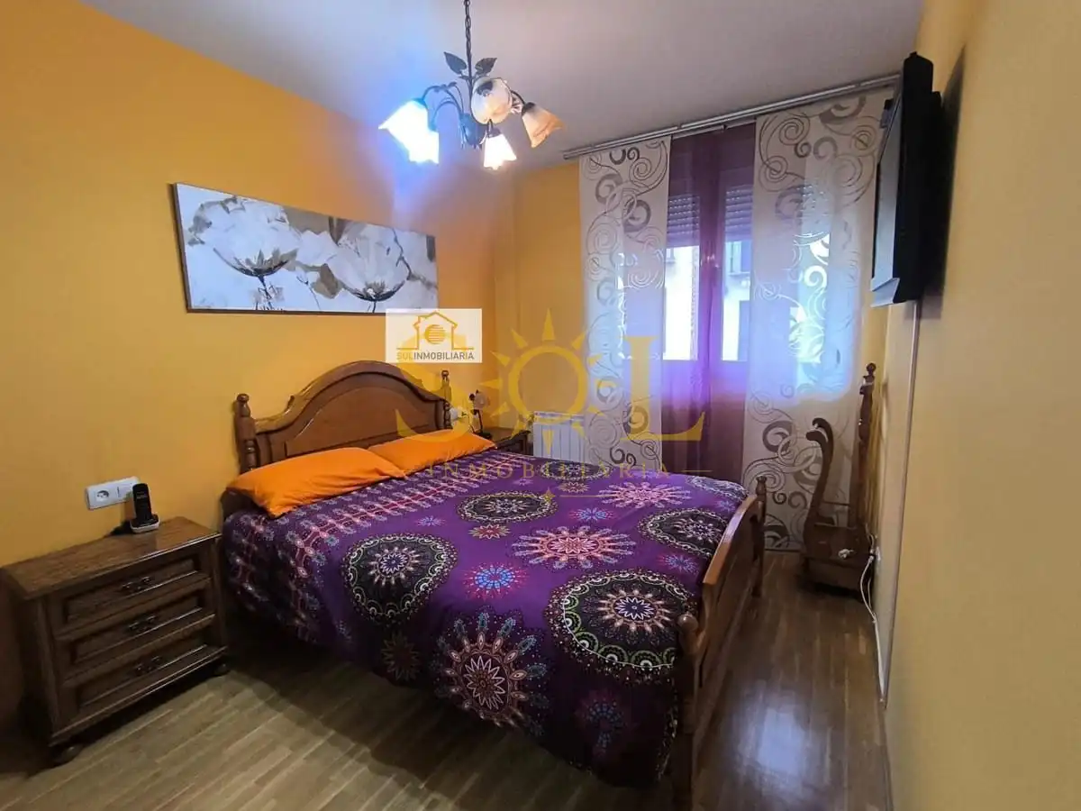 Habitación de Piso en venta en Ponferrada con Calefacción, Parquet y Trastero