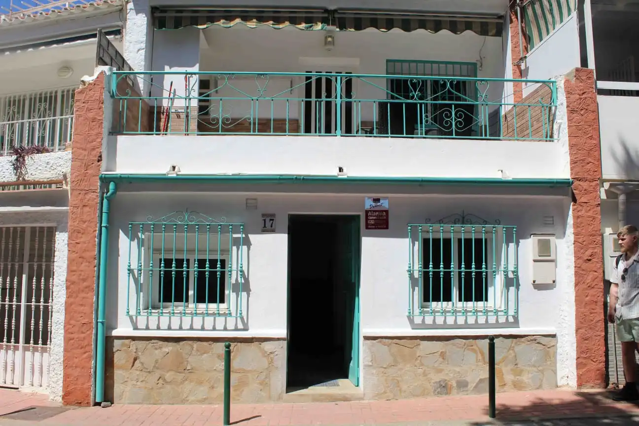 Vista exterior de Casa adosada en venda en Vélez-Málaga amb Aire condicionat, Terrassa i Moblat