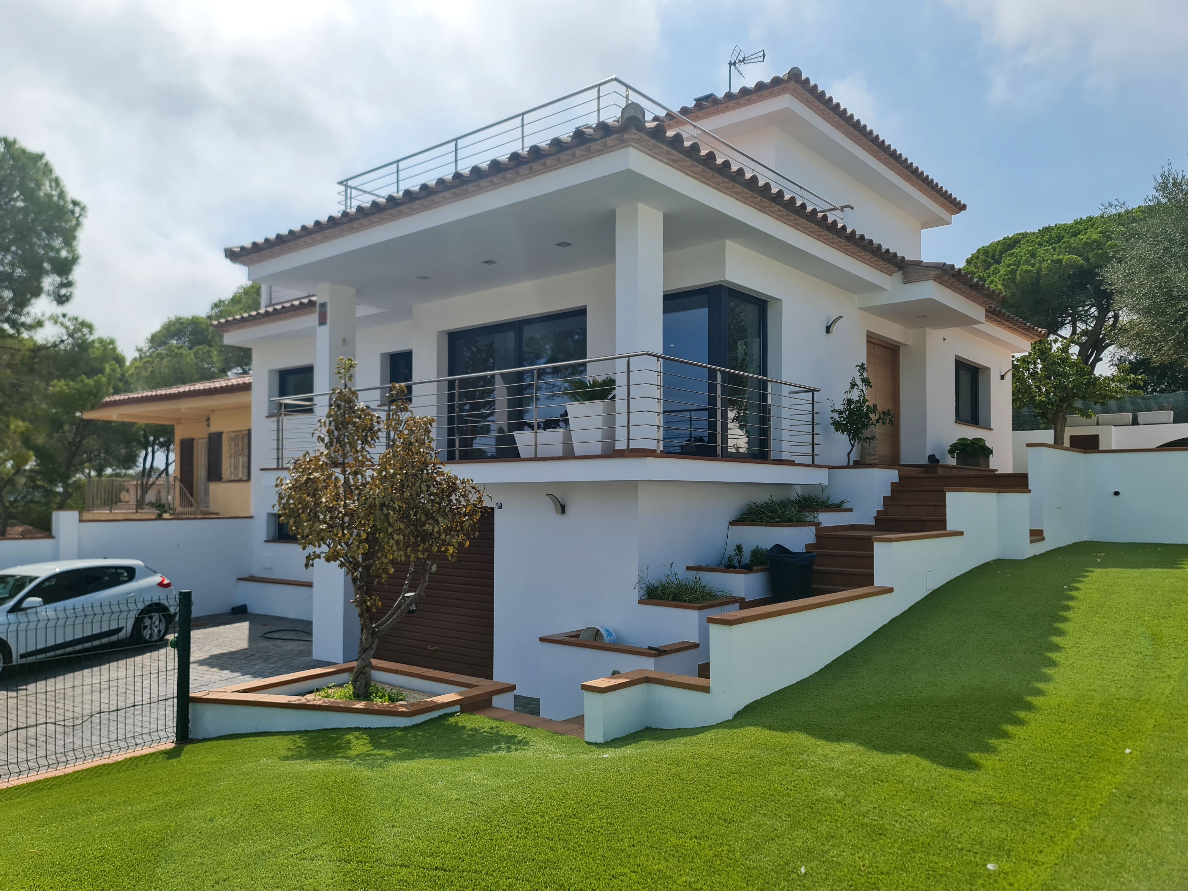 Vista exterior de Casa o xalet en venda en L'Escala amb Aire condicionat, Jardí privat i Parquet