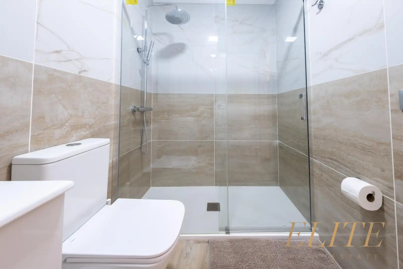 Bathroom of Detached homes for sale in San Bartolomé de Tirajana  with Air Conditioner, Private garden and Parquet flooring