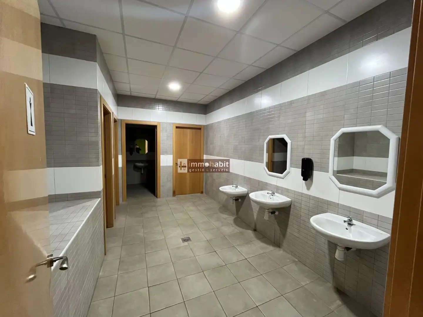 Baño de Local en venta en Puigverd de Lleida con Aire acondicionado