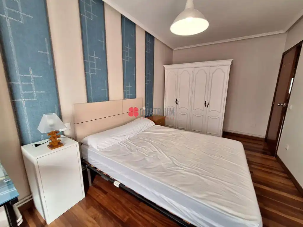 Bedroom of Flat for rent in Santiago de Compostela   with Furnished