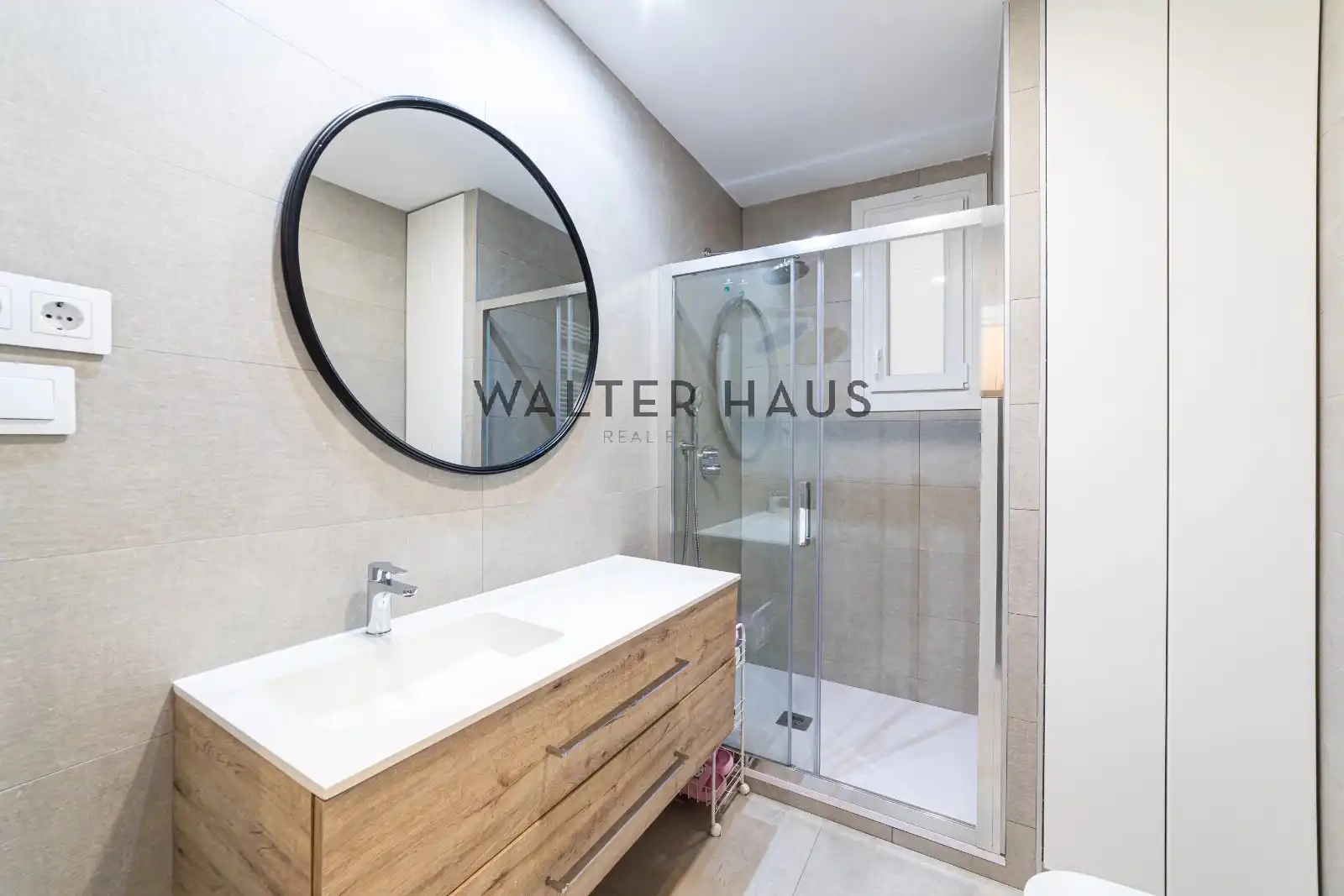 Bathroom of Flat for sale in Madrid  with Air Conditioner, Heating and Furnished