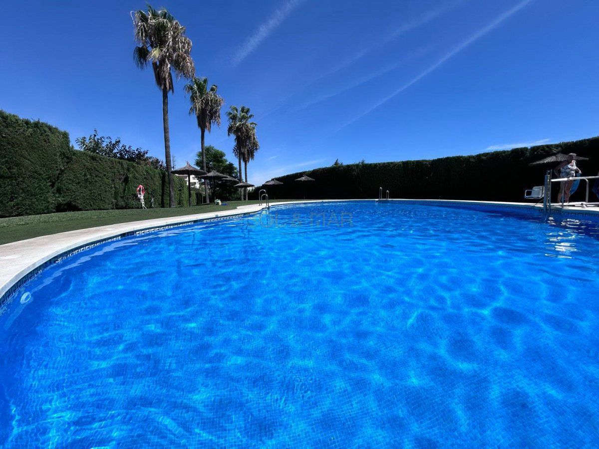 Piscina de Piso en venta en Benalmádena con Aire acondicionado, Calefacción y Terraza