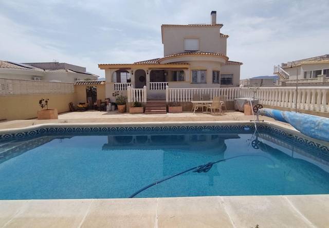 Casa-chalet en Alquiler en Castalla