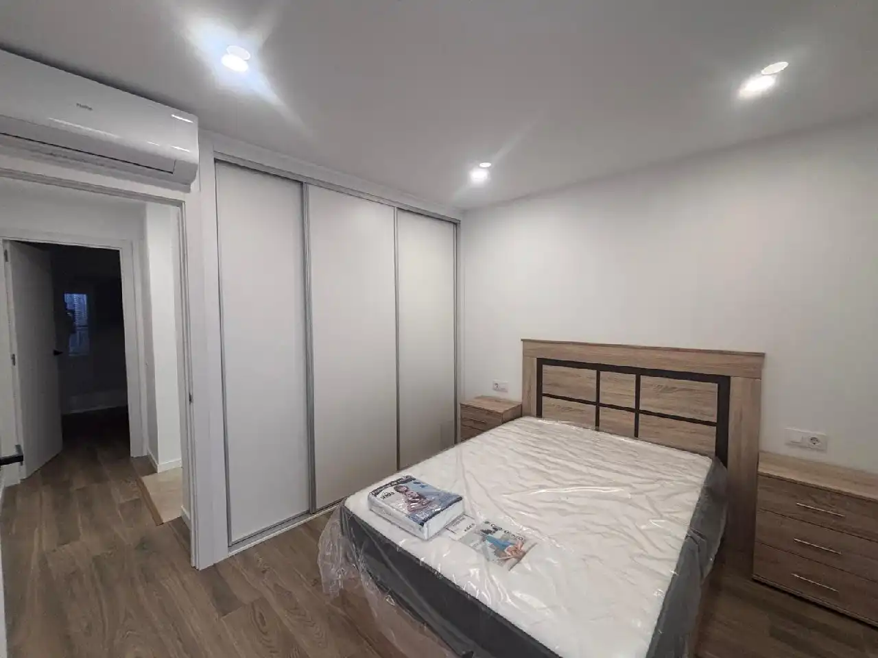 Adossat amb terrassa en venda a Carrer del Nou de Març, imagen 9