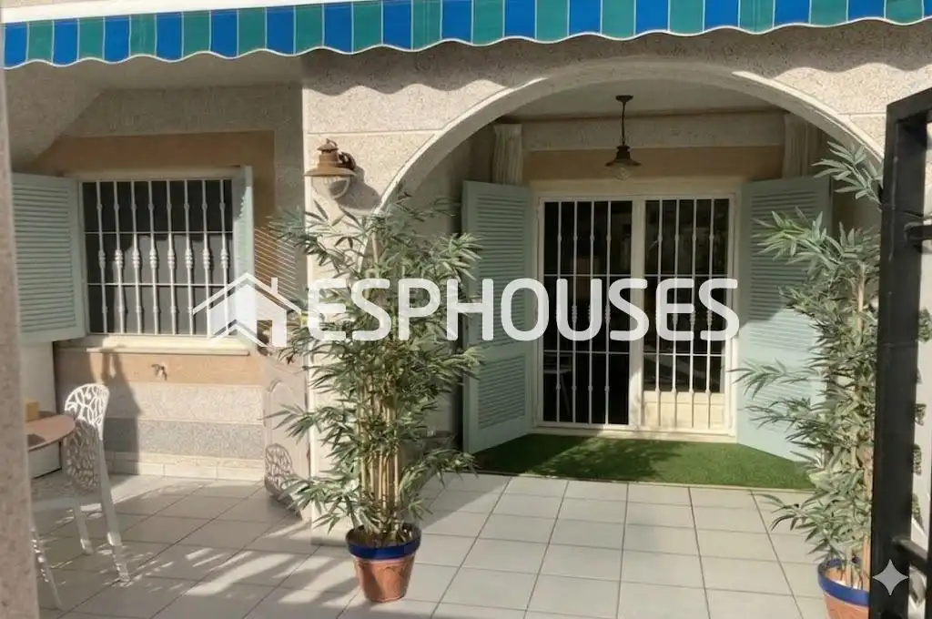 Exterior view of Planta baja for sale in Guardamar del Segura  with Air Conditioner, Terrace and Furnished