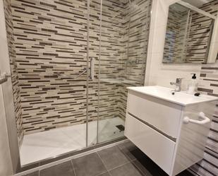 Bathroom of Flat to rent in Avilés  with Terrace