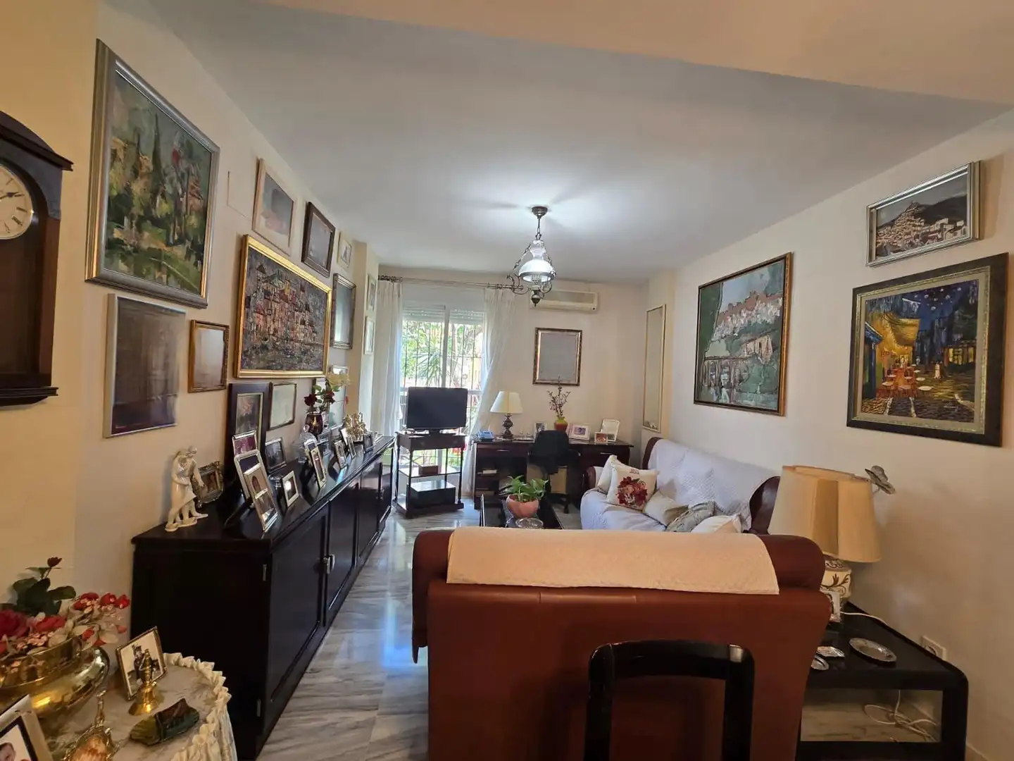 Sala de estar de Casa adosada en venta en Castilleja de la Cuesta con Aire acondicionado, Trastero y Balcón