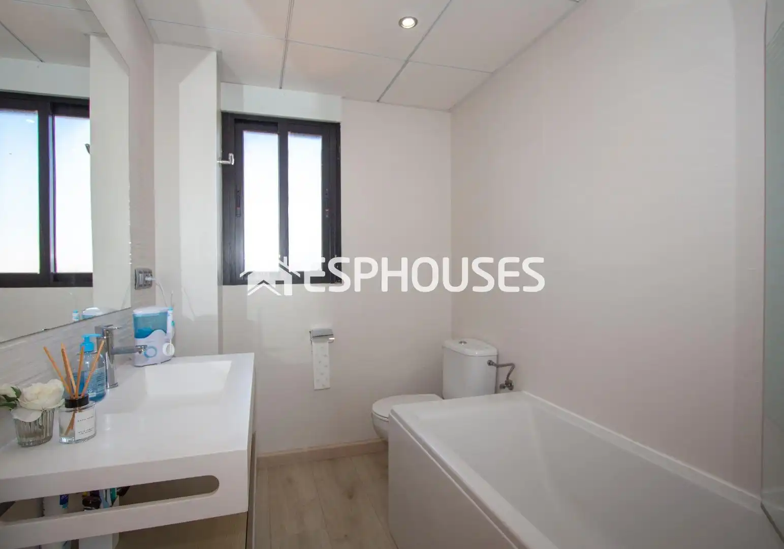 Bathroom of Attic for sale in Guardamar del Segura  with Air Conditioner, Heating and Terrace