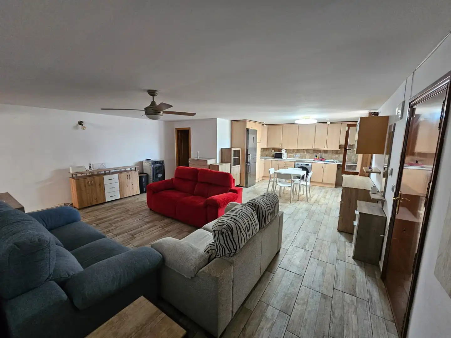 Sala de estar de Finca rústica en venta en Osera de Ebro con Calefacción, Terraza y Amueblado