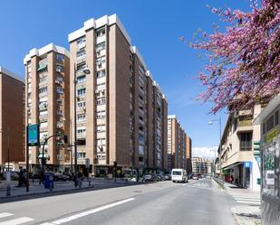 Vista exterior de Pis en venda en  Granada Capital amb Calefacció, Jardí privat i Parquet