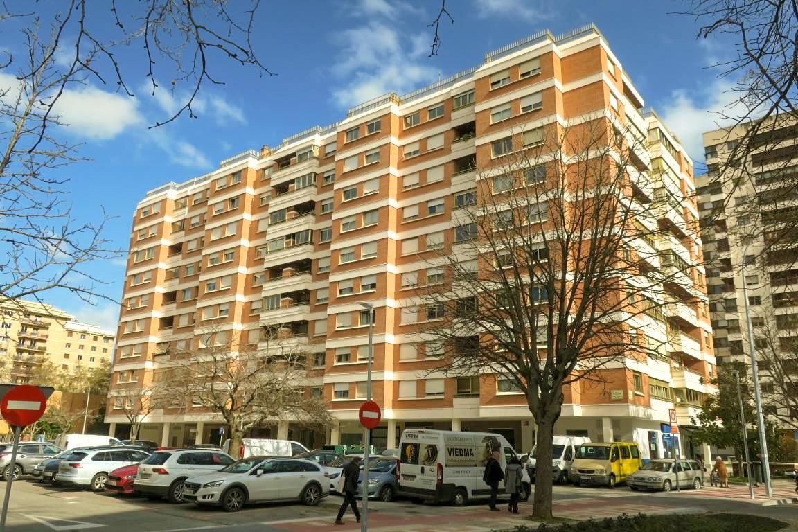 Vista exterior de Pis en venda en  Pamplona / Iruña amb Calefacció, Parquet i Traster