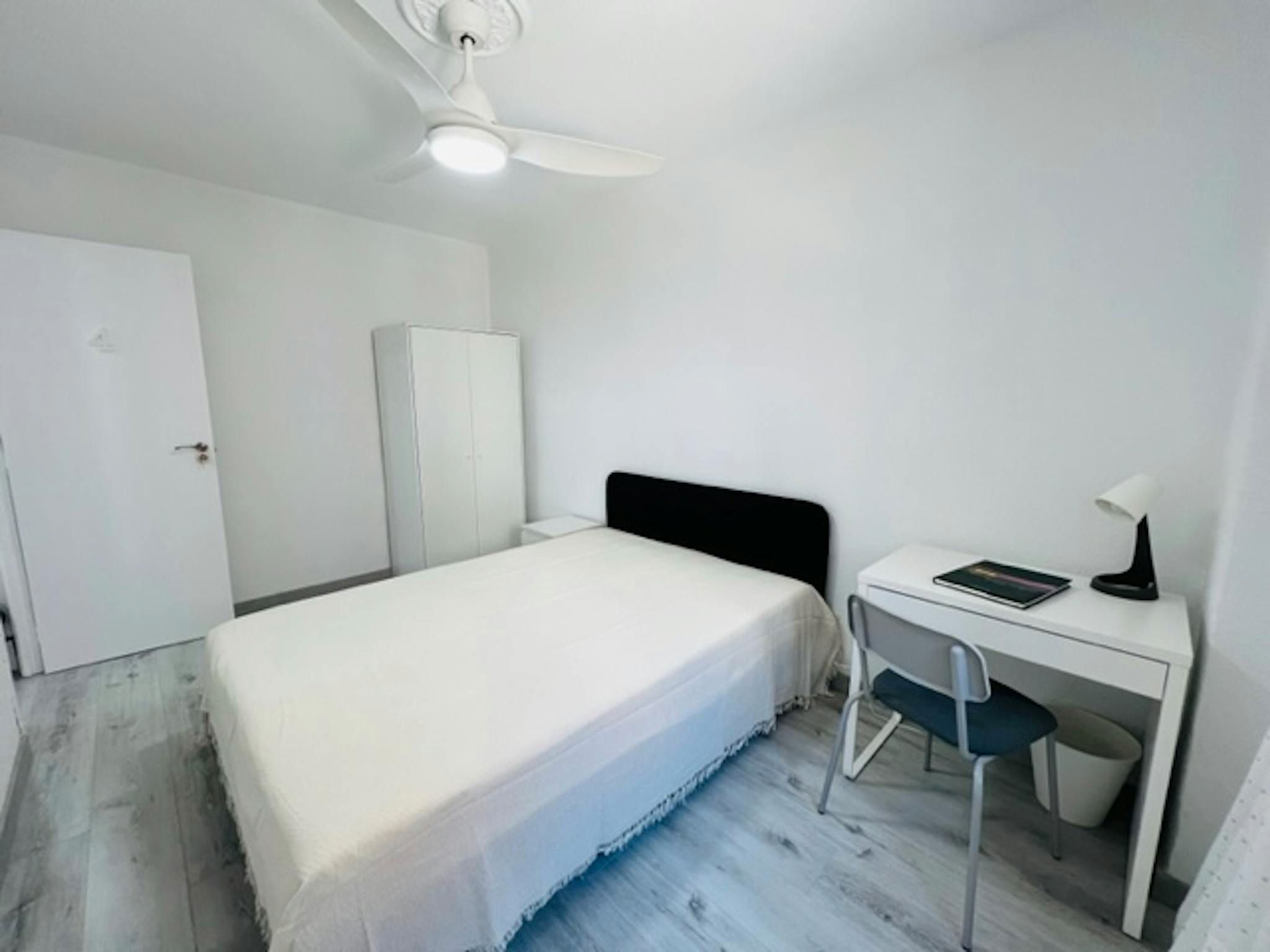 Bedroom of Flat to share in Getafe  with Heating, Washing machine and Balcony