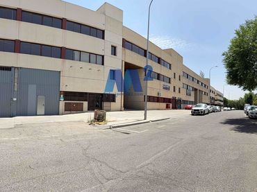 Industrial building to rent in Mario Roso de Luna