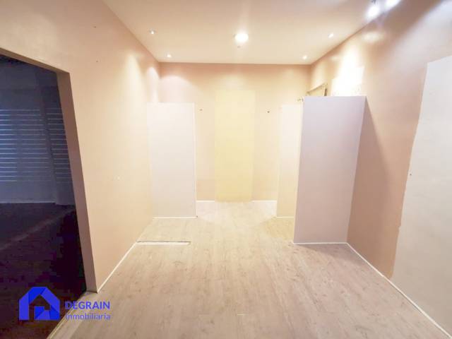 Local comercial en Alquiler en CALLE NUEVE DE MAYO en Salesas - Foncalada - Campoamor