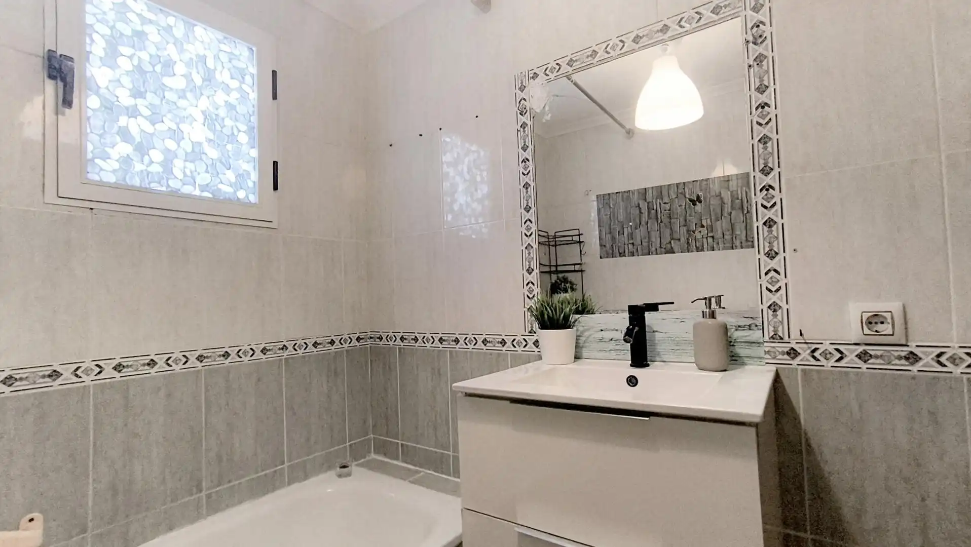 Bathroom of Flat for sale in Torrevieja  with Terrace