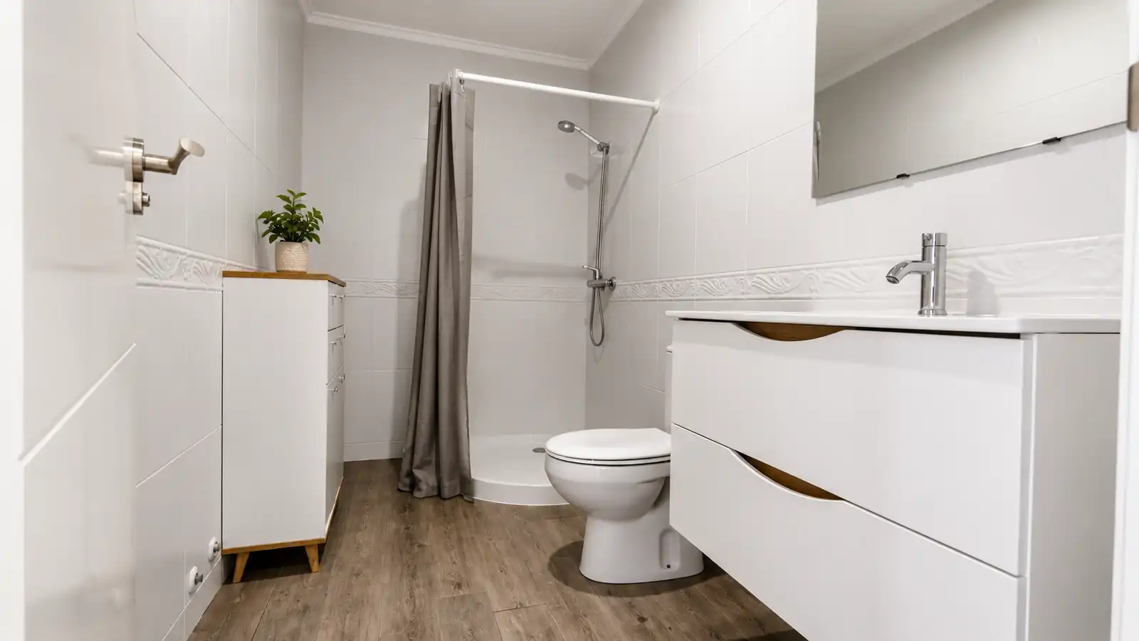 Bany de Casa o xalet en venda en Elche / Elx amb Aire condicionat, Calefacció i Jardí privat