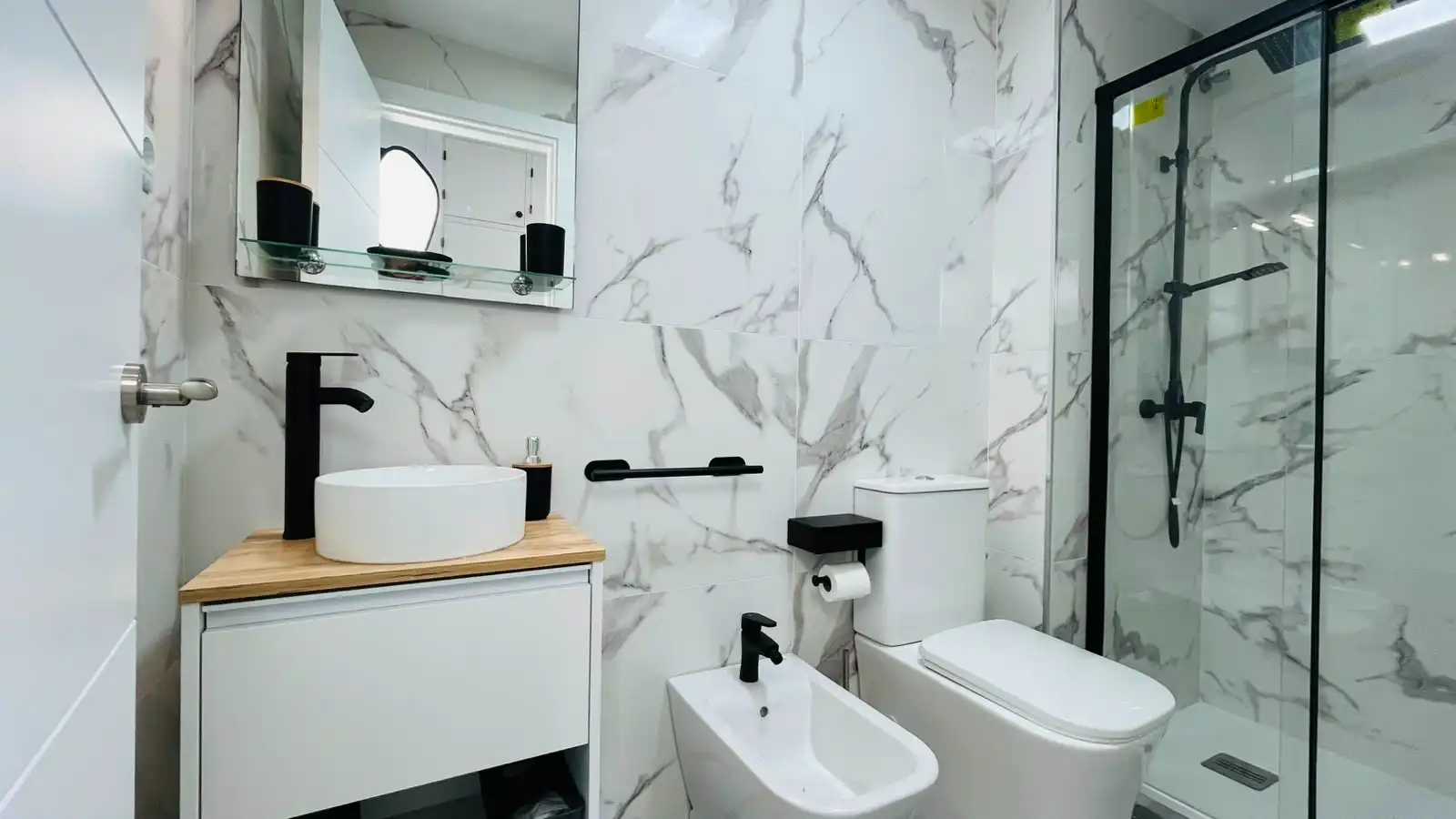 Badezimmer von Wohnung zur Miete in San Fernando mit Klimaanlage, Möbliert und Ofen