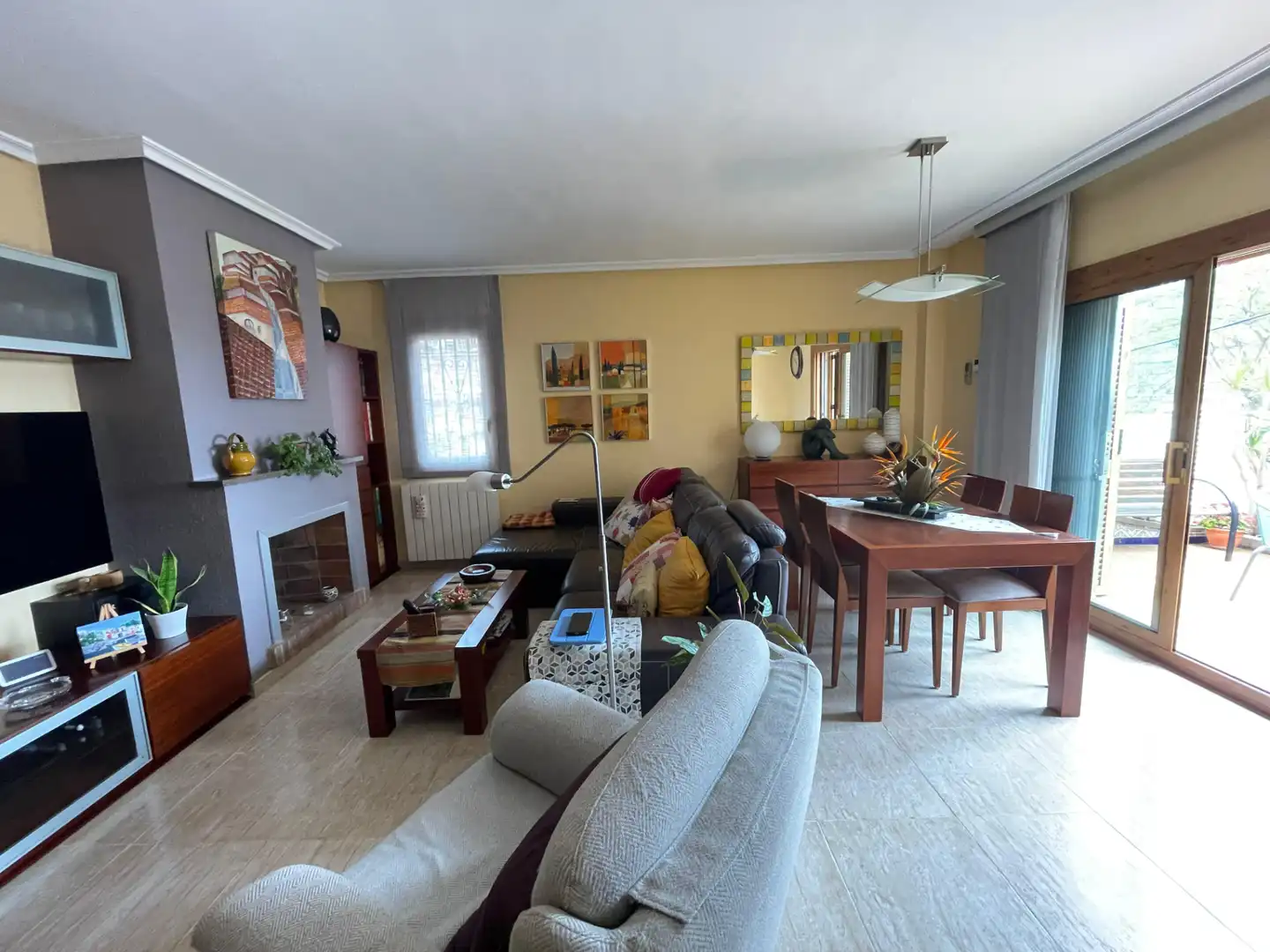 Living room of Detached homes for sale in Santa Coloma de Gramenet  with Air Conditioner, Heating and Terrace