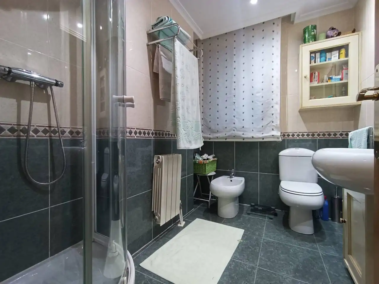 Badezimmer von Wohnung zum Verkauf in Burgos mit Heizung, Parkett und Terrasse
