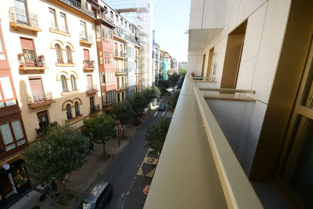 Terrassa de Pis en venda en Donostia - San Sebastián  amb Calefacció, Traster i Balcó