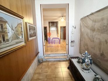 Casa con balcón en venta en Valdepeñas