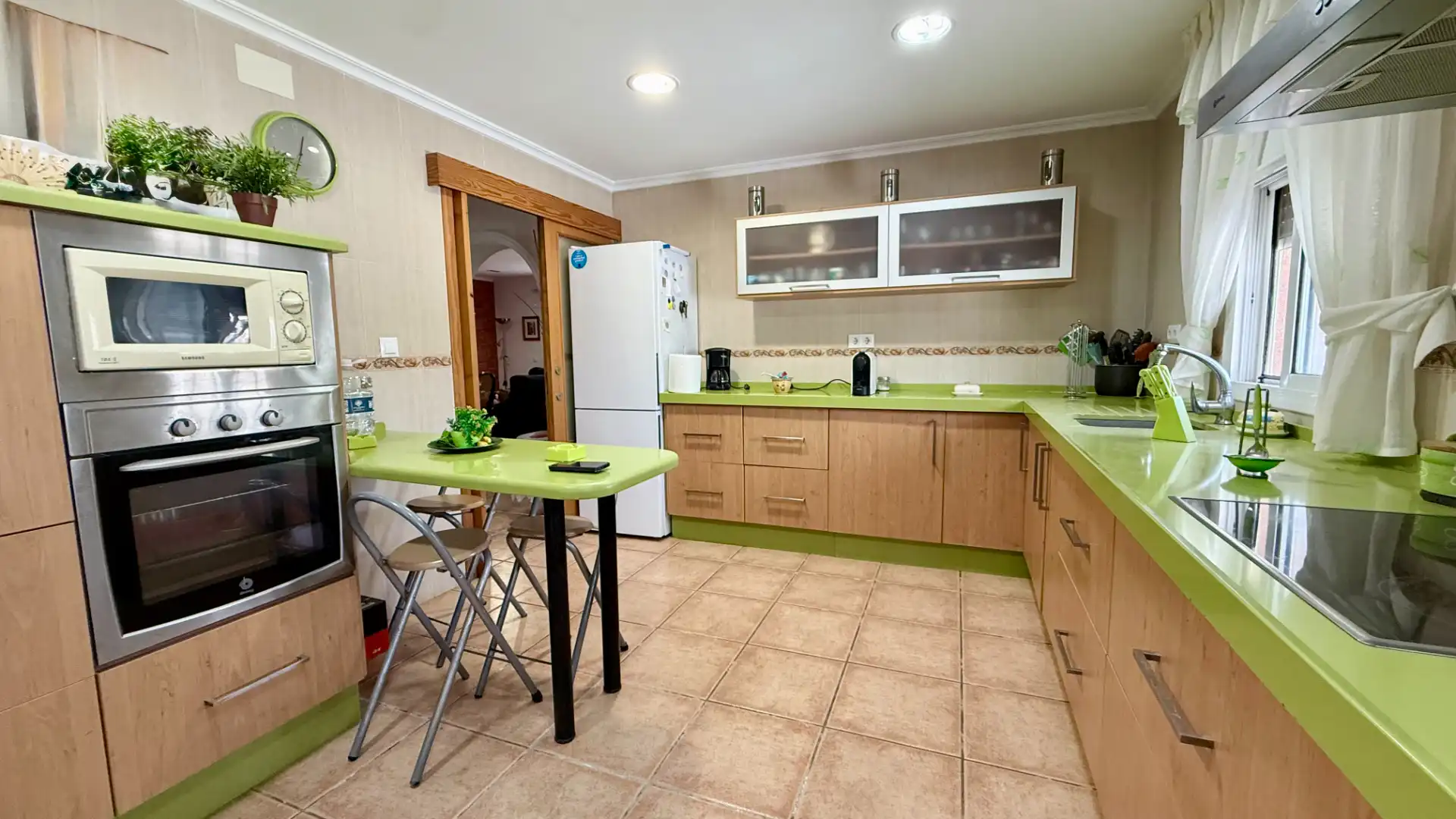 Cocina de Casa o chalet en venta en Chiclana de la Frontera con Aire acondicionado, Calefacción y Jardín privado