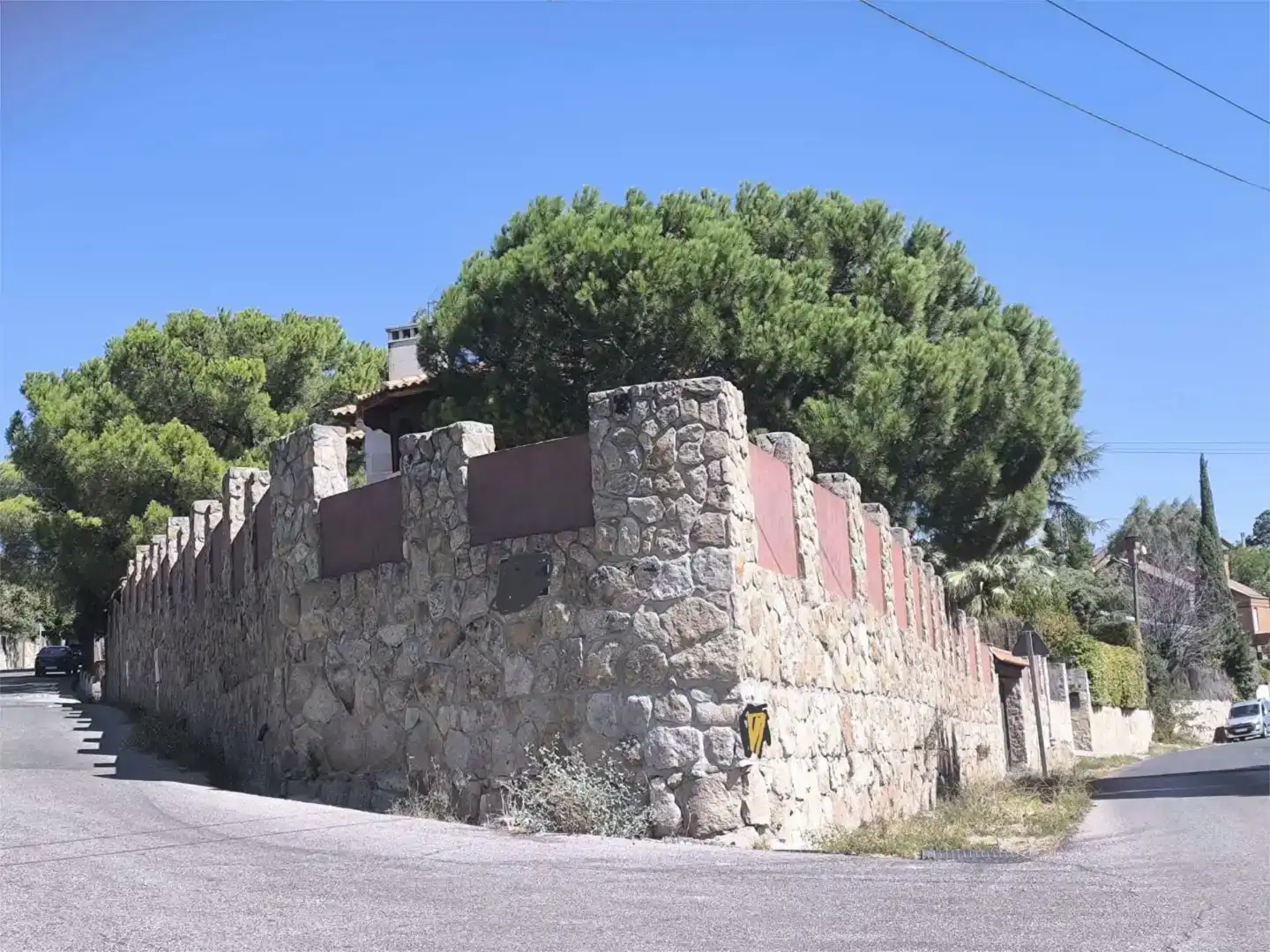 Außenansicht von Wohnung zum Verkauf in Torrelodones mit Klimaanlage, Schwimmbad und Balkon