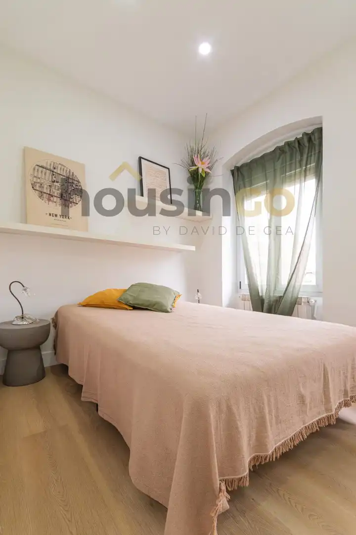 Bedroom of Flat for rent in Chamberí