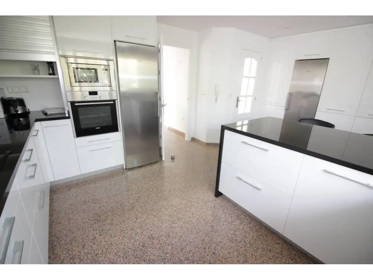Cuina de Casa o xalet en venda en Roquetas de Mar amb Aire condicionat, Jardí privat i Terrassa