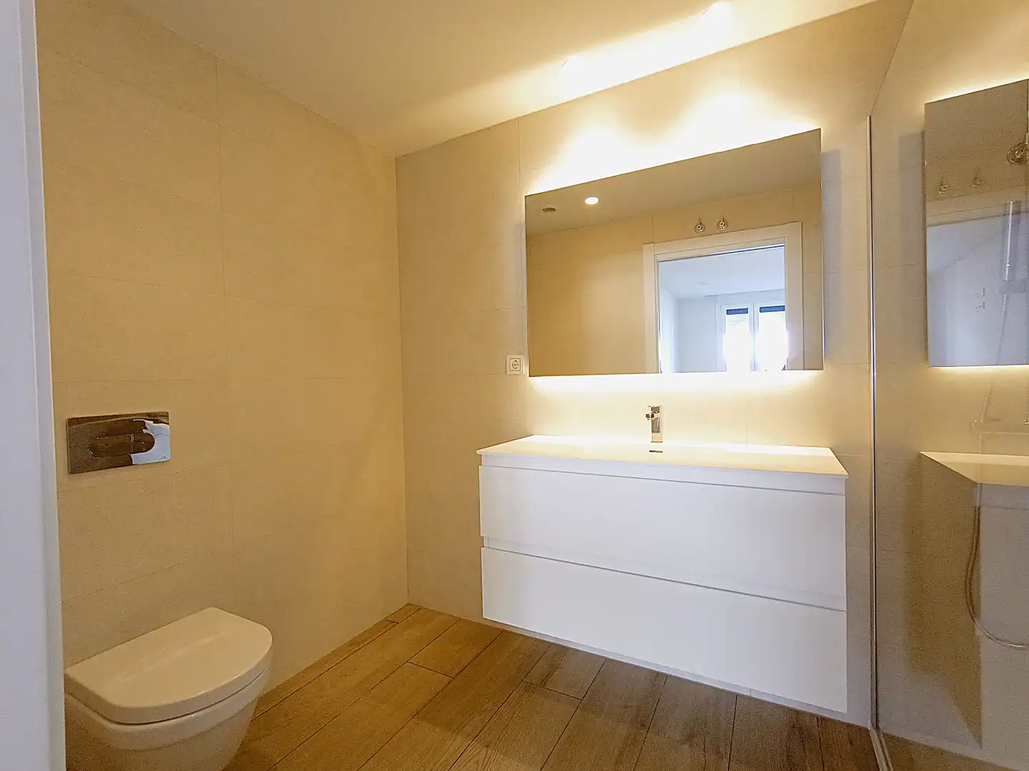 Baño de Piso de alquiler en  Pamplona / Iruña con Calefacción, Terraza y Trastero