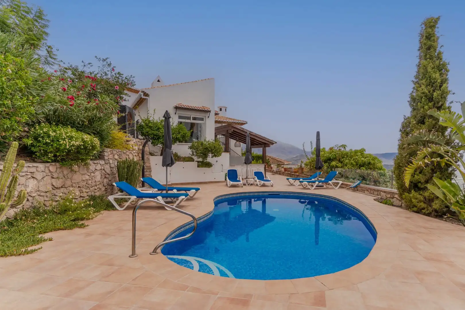 Piscina de Casa o xalet en venda en Salobreña amb Aire condicionat, Calefacció i Jardí privat