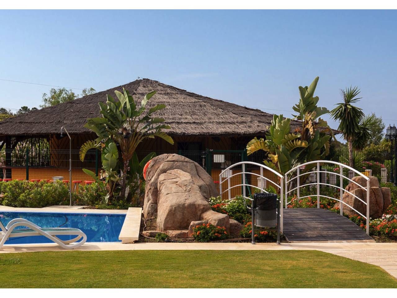 Jardí de Dúplex en venda en Benahavís amb Aire condicionat, Terrassa i Traster